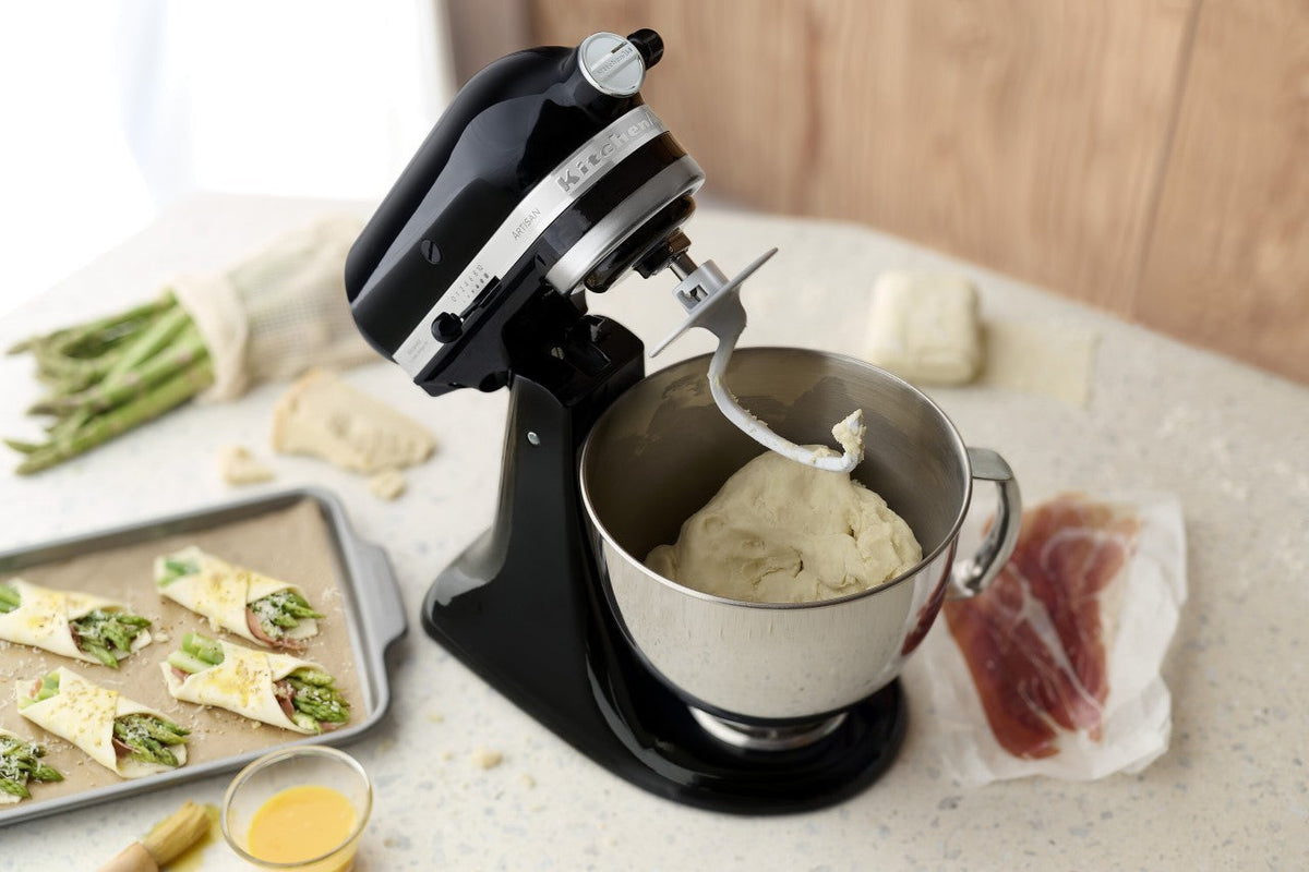 KitchenAid 4,8 L 5KSM175 Artisan Küchenmaschine Steellover mit Edelstahl-Werkzeugen