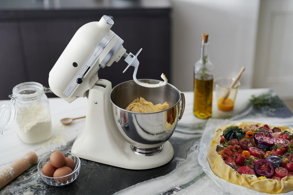 KitchenAid 4,8 L 5KSM175 Artisan Küchenmaschine Steellover mit Edelstahl-Werkzeugen